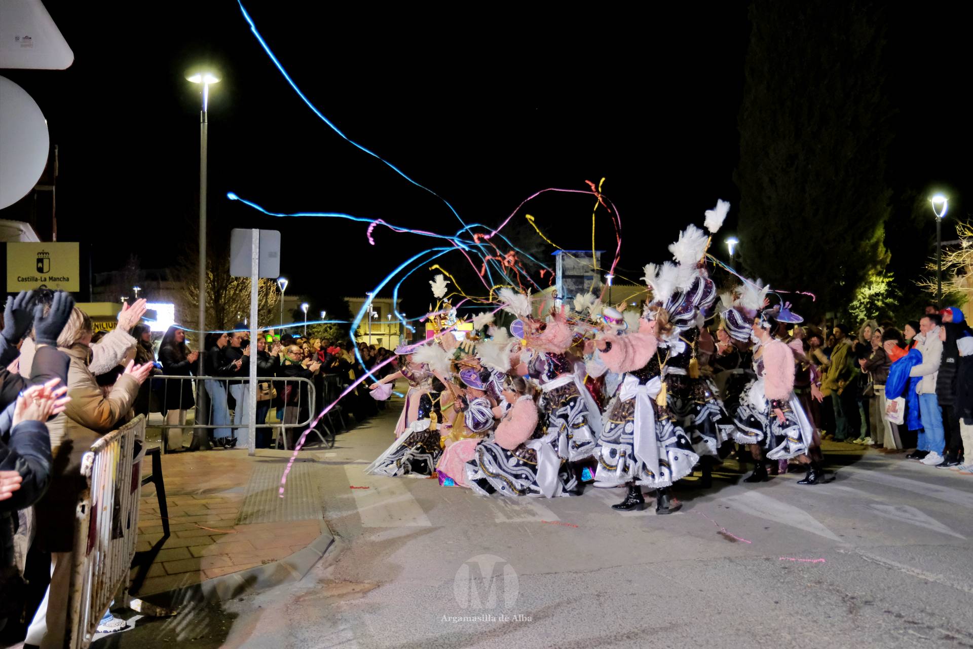 El Gran Desfile de Comparsas recorre Argamasilla de Alba con diez agrupaciones