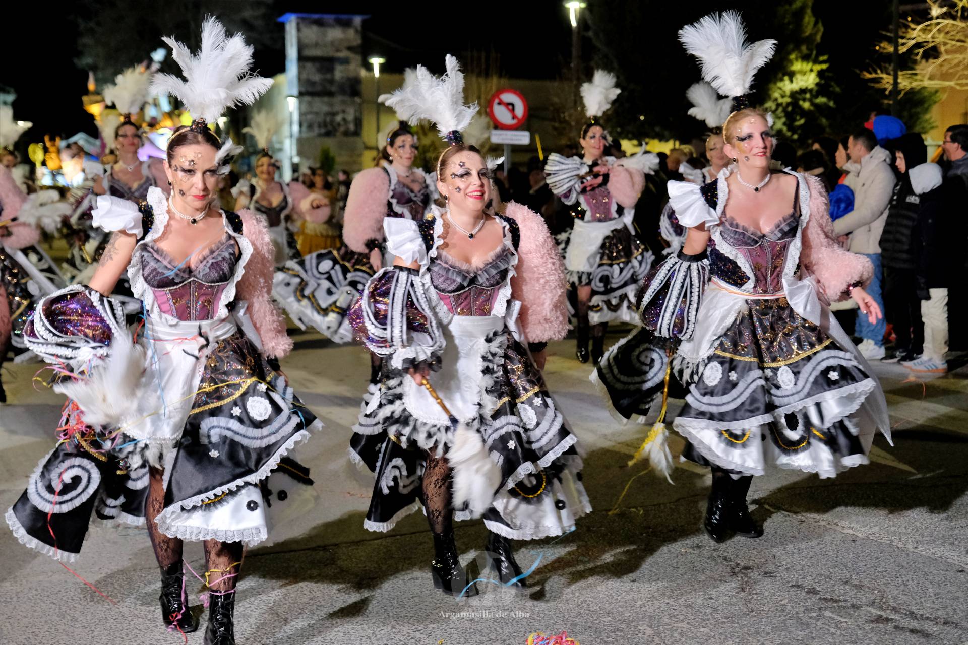 El Gran Desfile de Comparsas recorre Argamasilla de Alba con diez agrupaciones