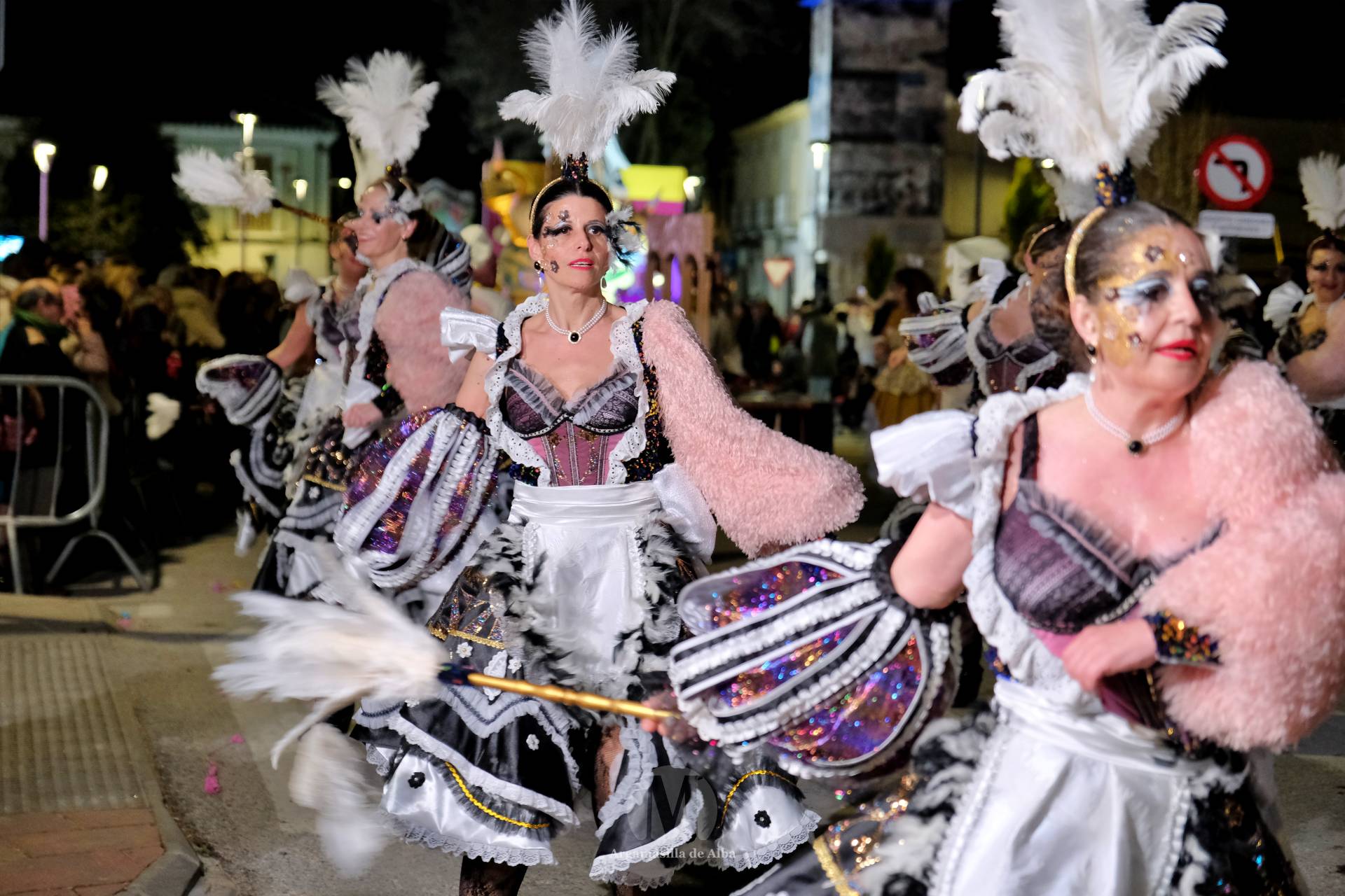 El Gran Desfile de Comparsas recorre Argamasilla de Alba con diez agrupaciones