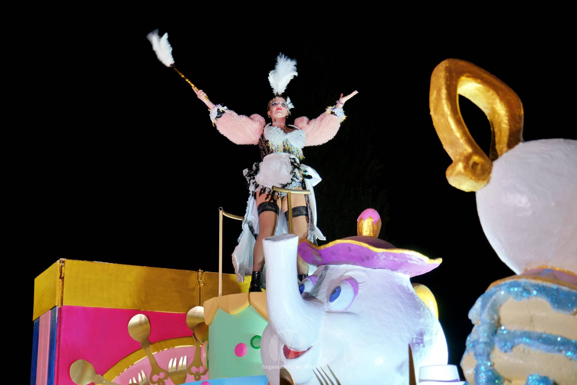 El Gran Desfile de Comparsas recorre Argamasilla de Alba con diez agrupaciones