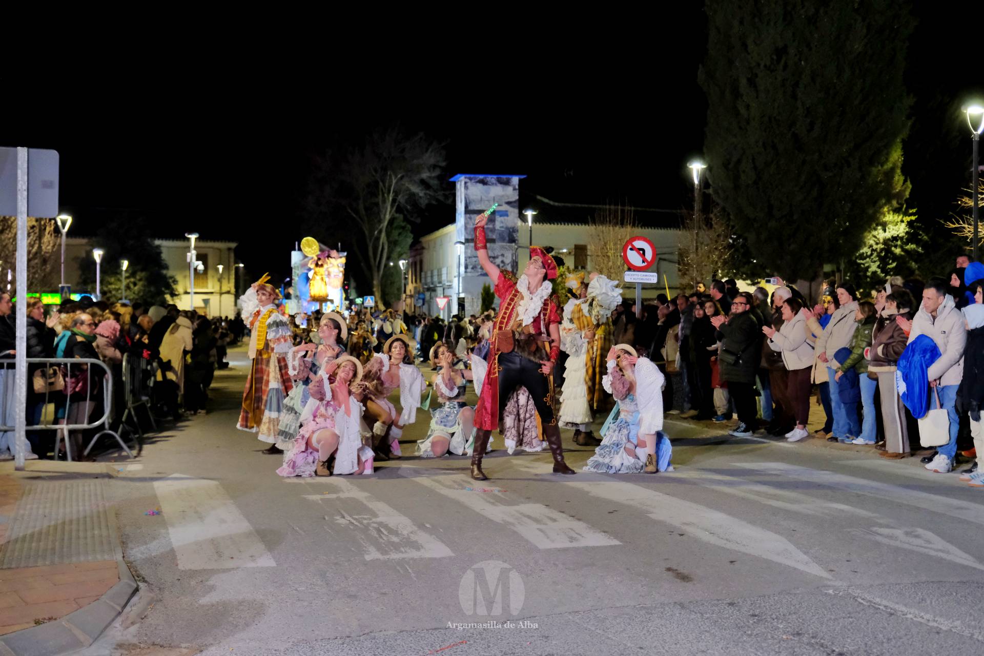 El Gran Desfile de Comparsas recorre Argamasilla de Alba con diez agrupaciones