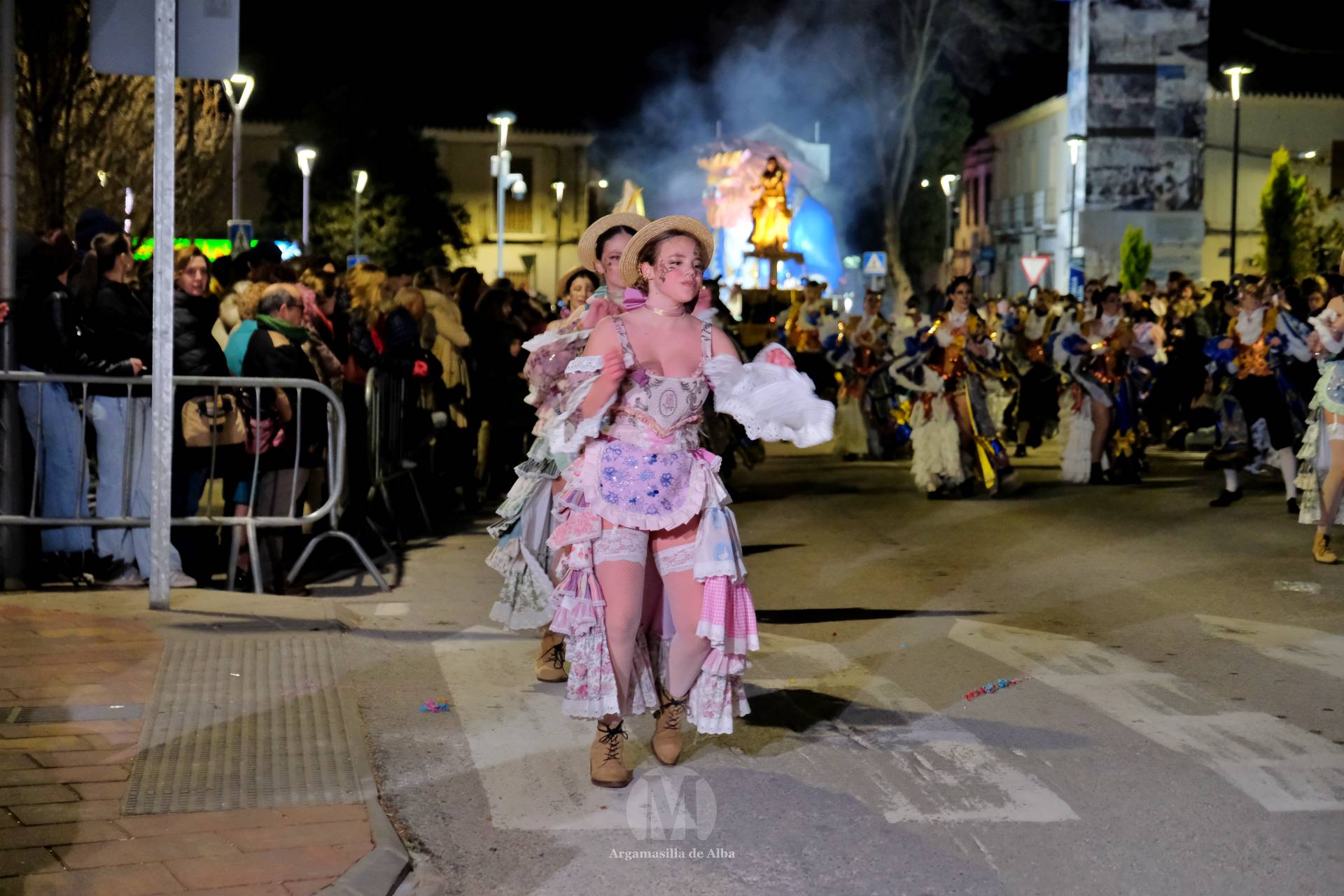 El Gran Desfile de Comparsas recorre Argamasilla de Alba con diez agrupaciones