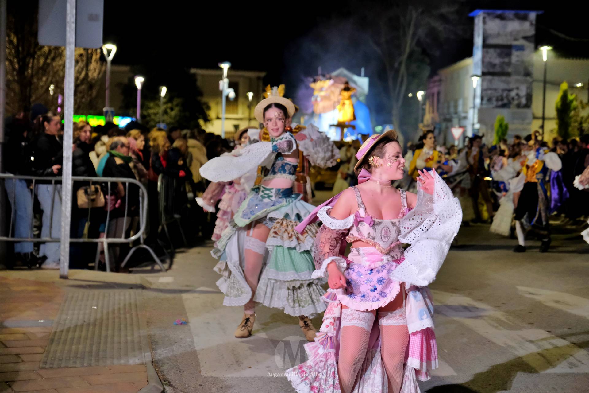 El Gran Desfile de Comparsas recorre Argamasilla de Alba con diez agrupaciones
