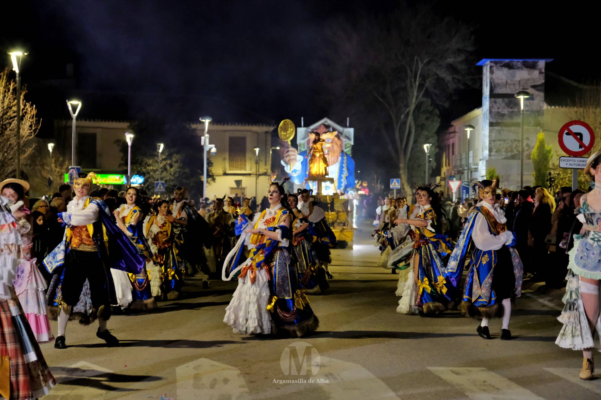 El Gran Desfile de Comparsas recorre Argamasilla de Alba con diez agrupaciones