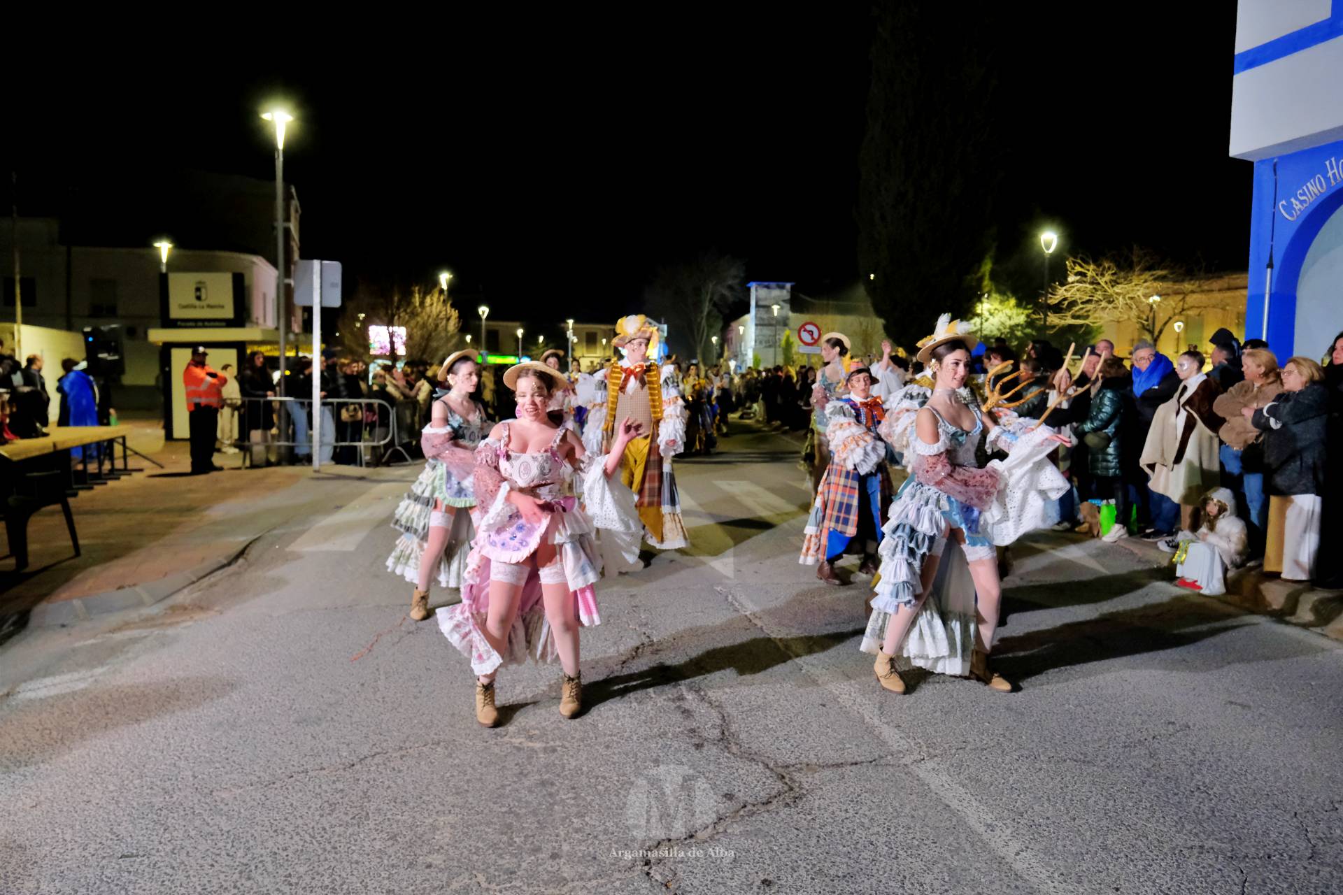 El Gran Desfile de Comparsas recorre Argamasilla de Alba con diez agrupaciones