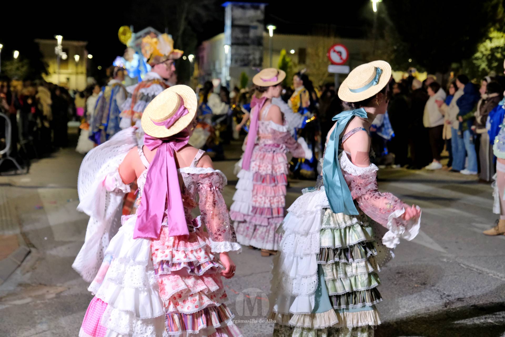 El Gran Desfile de Comparsas recorre Argamasilla de Alba con diez agrupaciones