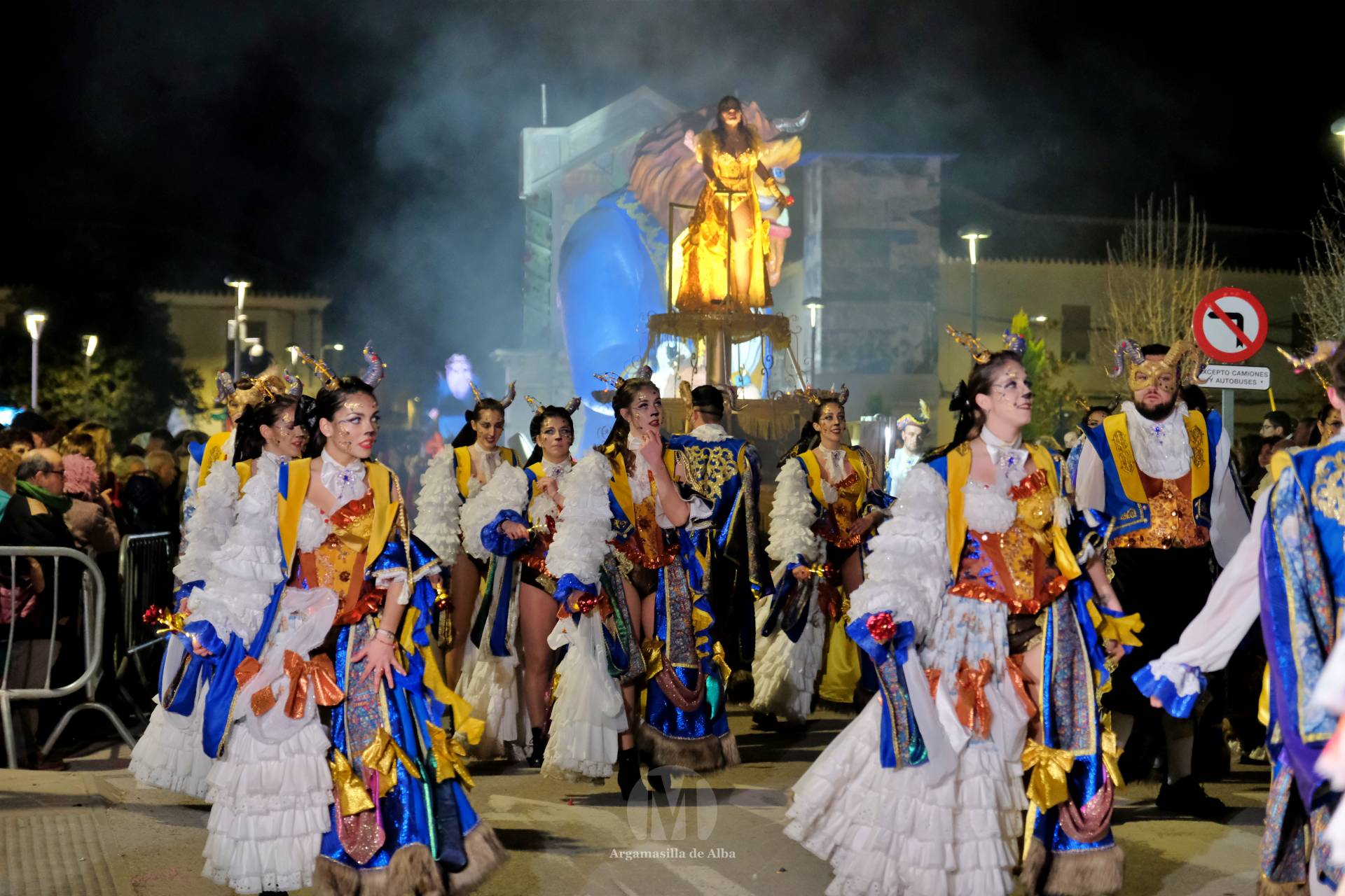 El Gran Desfile de Comparsas recorre Argamasilla de Alba con diez agrupaciones