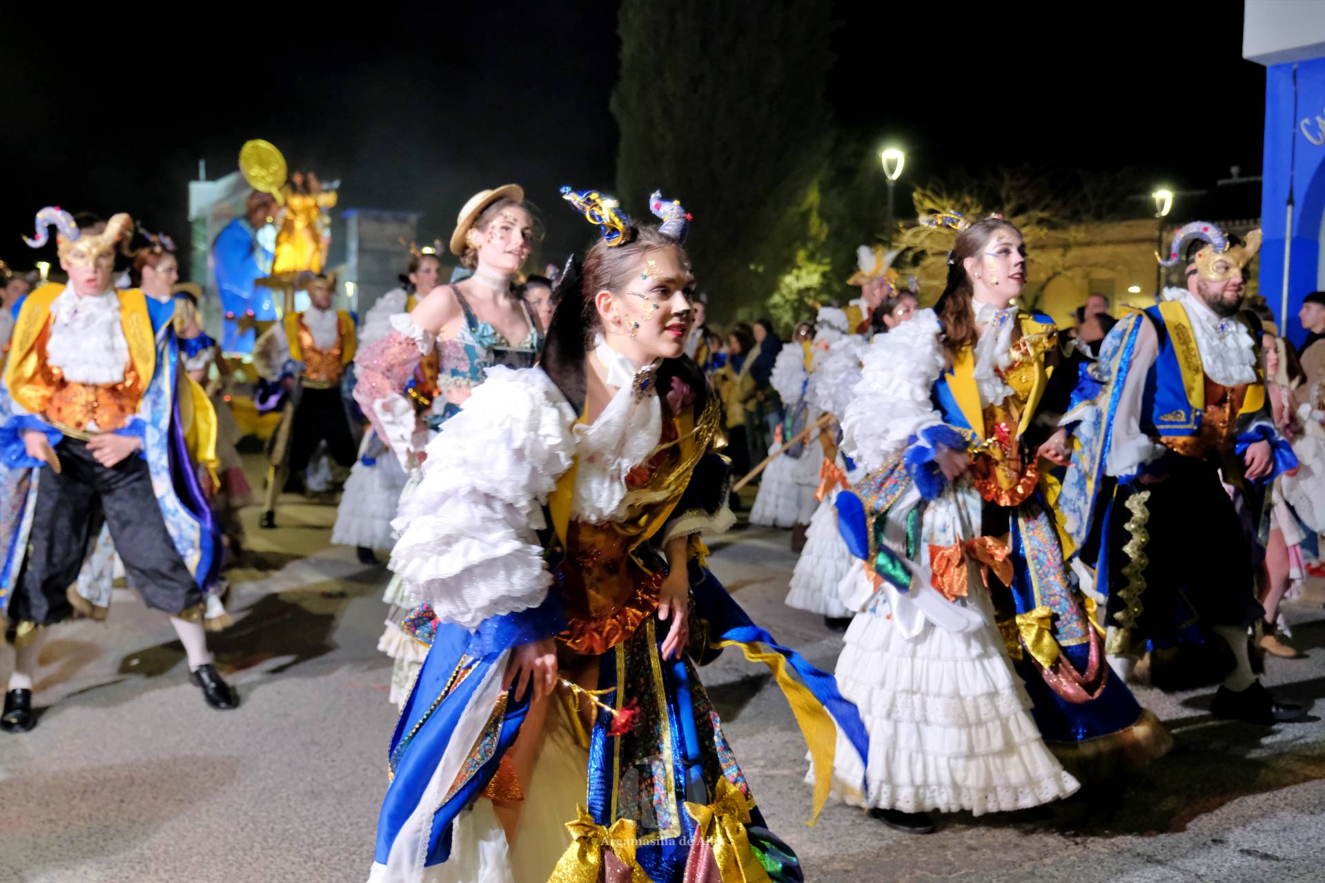 El Gran Desfile de Comparsas recorre Argamasilla de Alba con diez agrupaciones