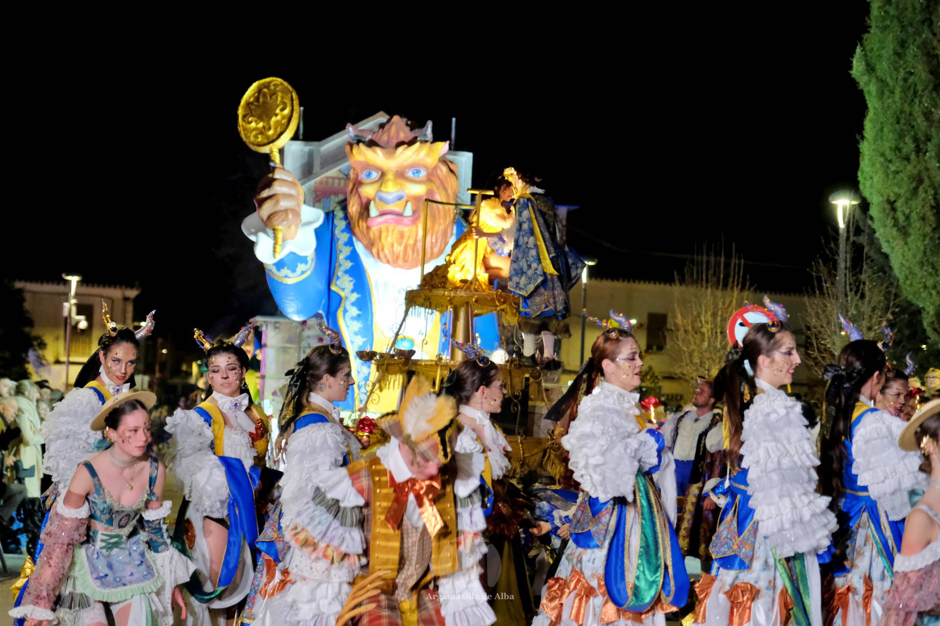 El Gran Desfile de Comparsas recorre Argamasilla de Alba con diez agrupaciones