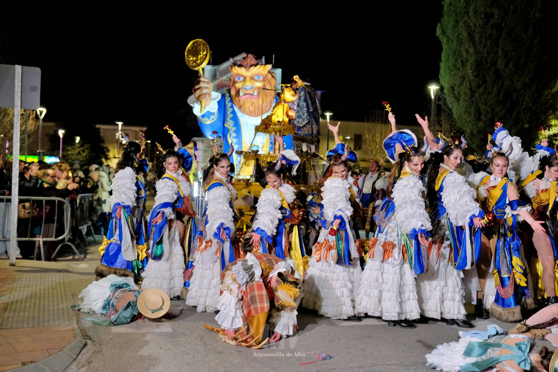 El Gran Desfile de Comparsas recorre Argamasilla de Alba con diez agrupaciones