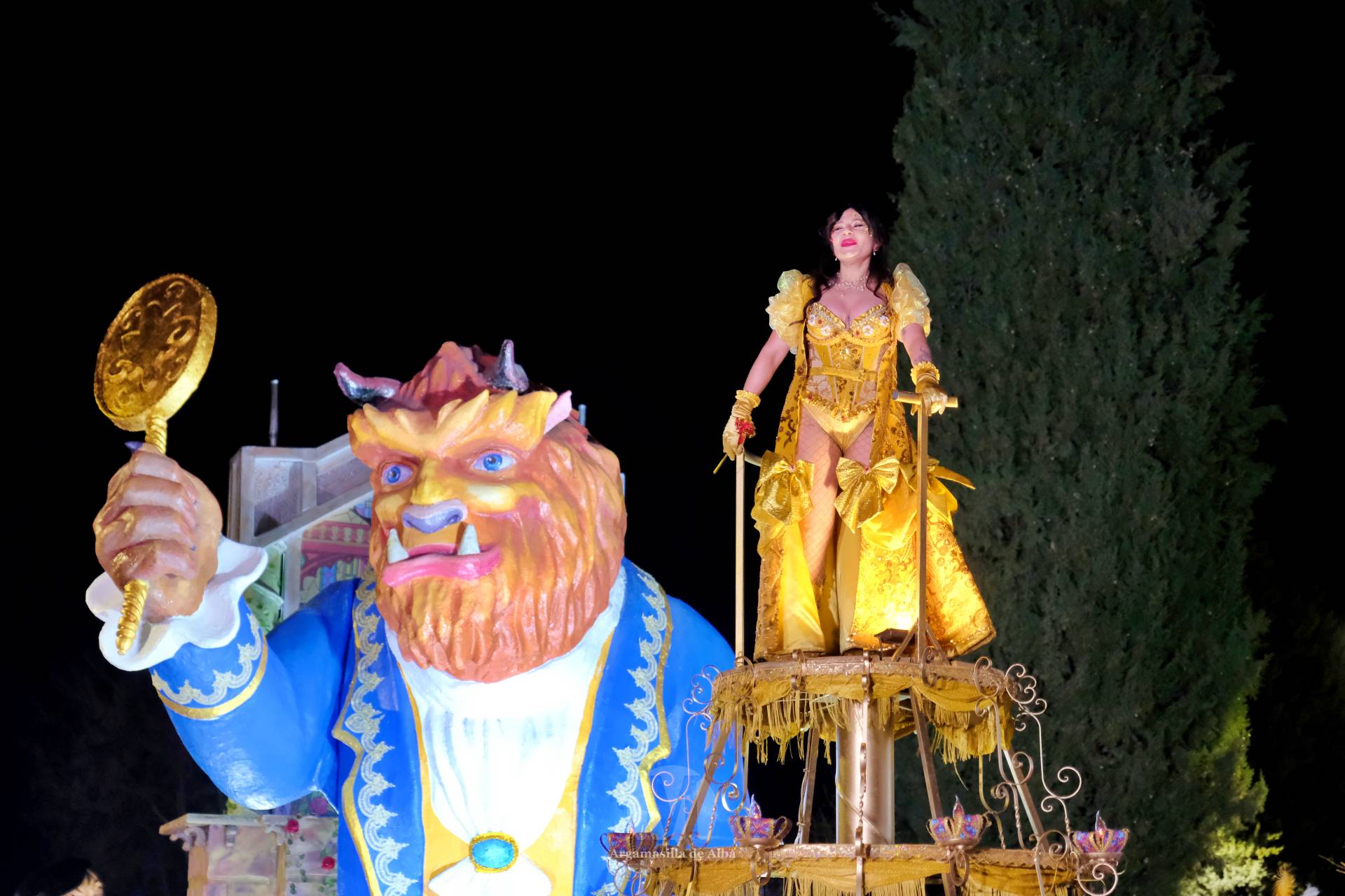 El Gran Desfile de Comparsas recorre Argamasilla de Alba con diez agrupaciones