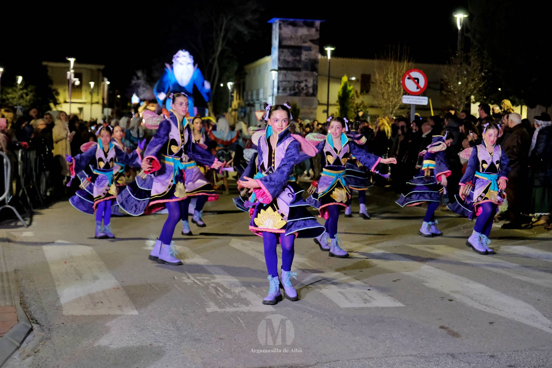 El Gran Desfile de Comparsas recorre Argamasilla de Alba con diez agrupaciones