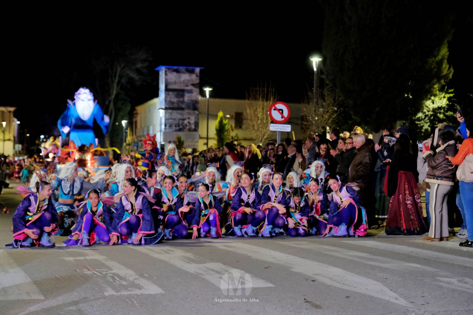 El Gran Desfile de Comparsas recorre Argamasilla de Alba con diez agrupaciones
