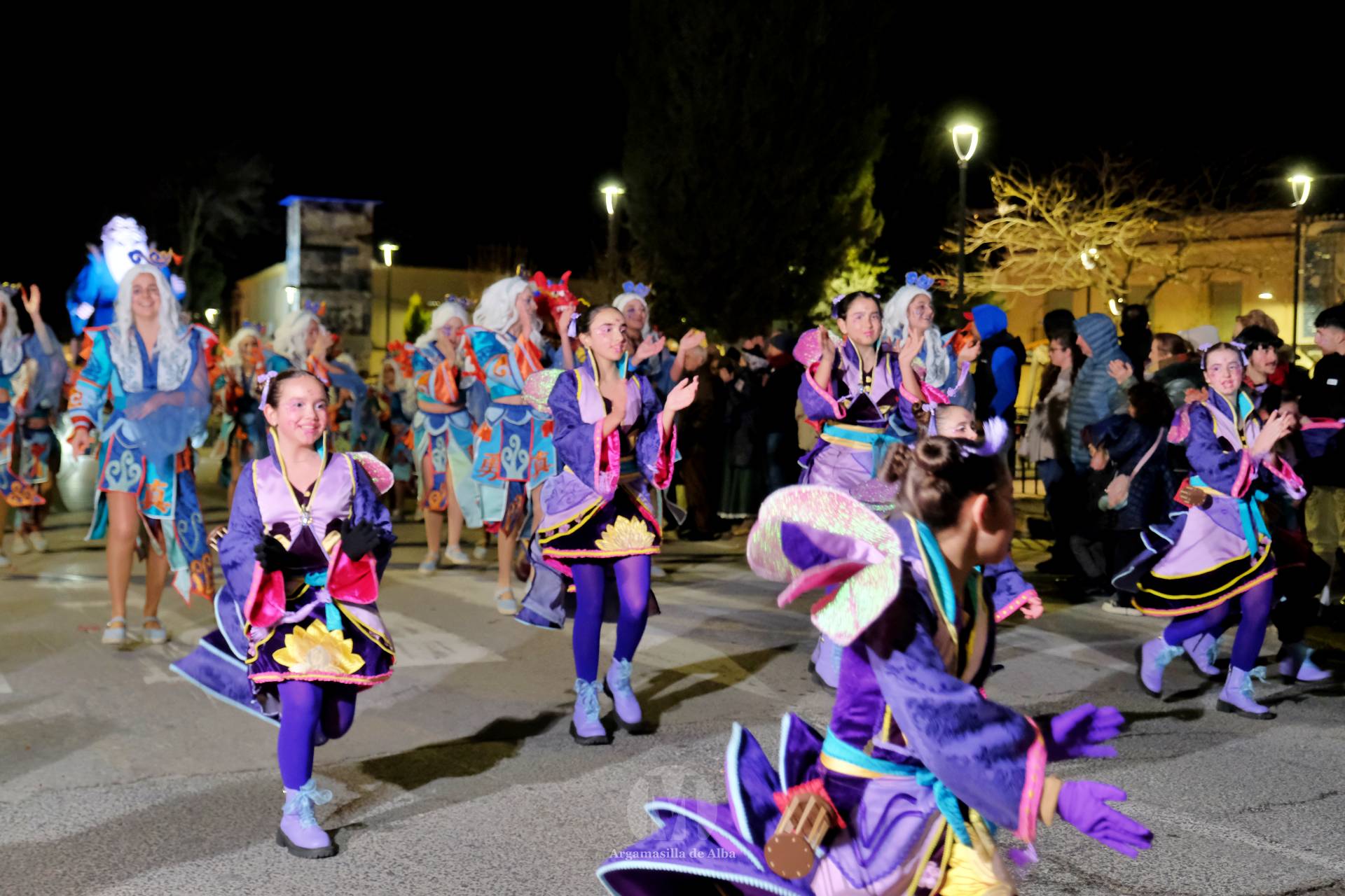 El Gran Desfile de Comparsas recorre Argamasilla de Alba con diez agrupaciones