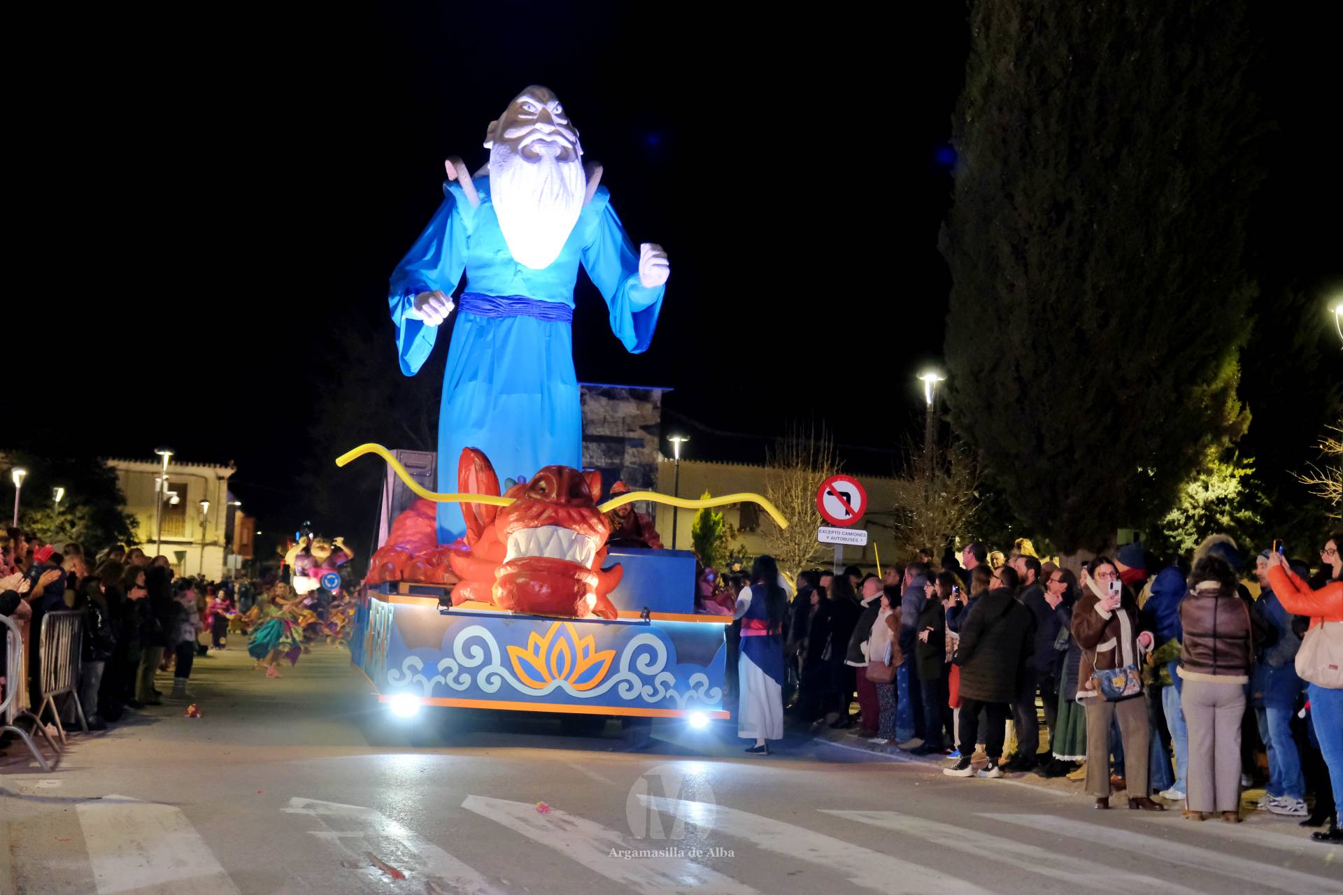 El Gran Desfile de Comparsas recorre Argamasilla de Alba con diez agrupaciones