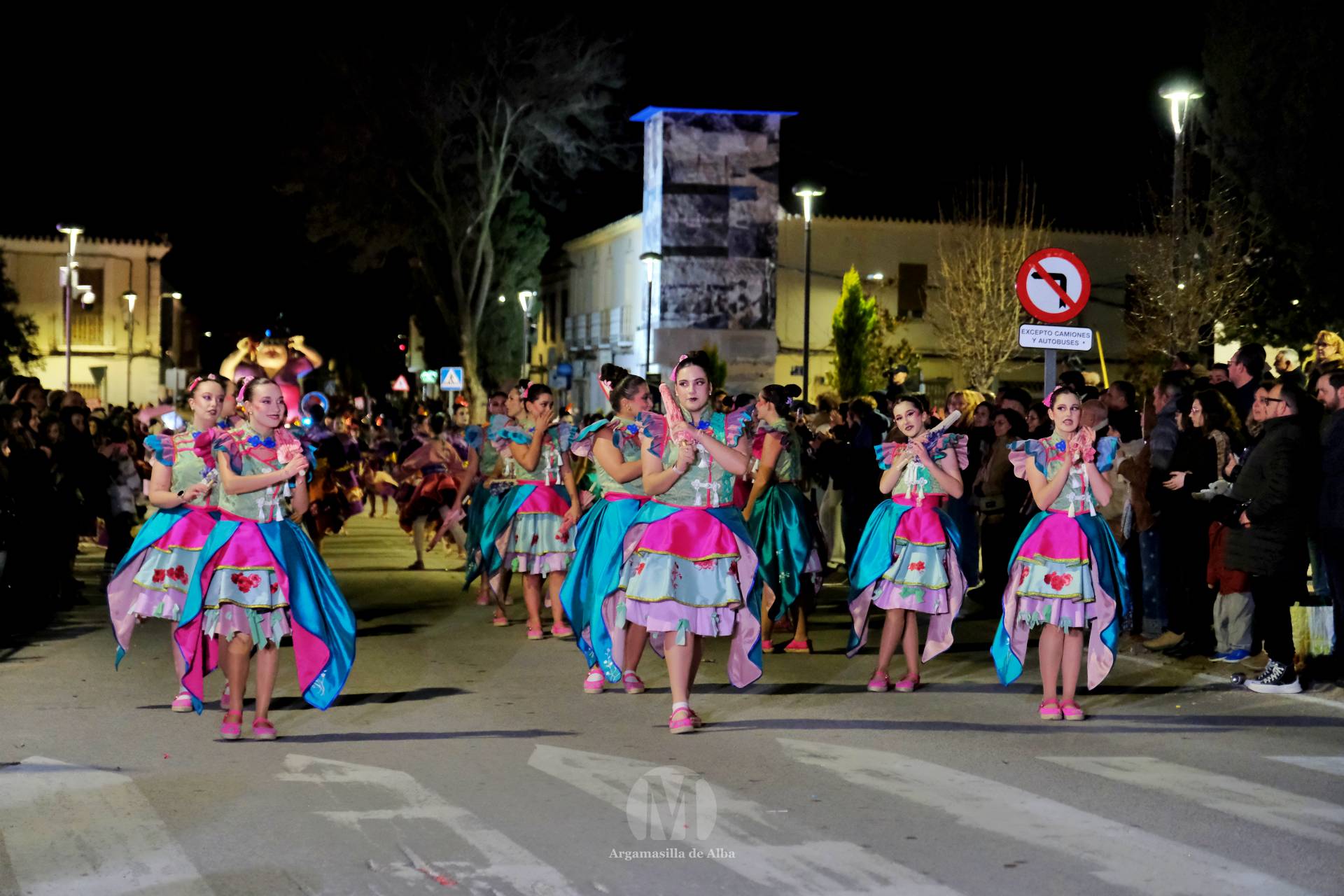 El Gran Desfile de Comparsas recorre Argamasilla de Alba con diez agrupaciones