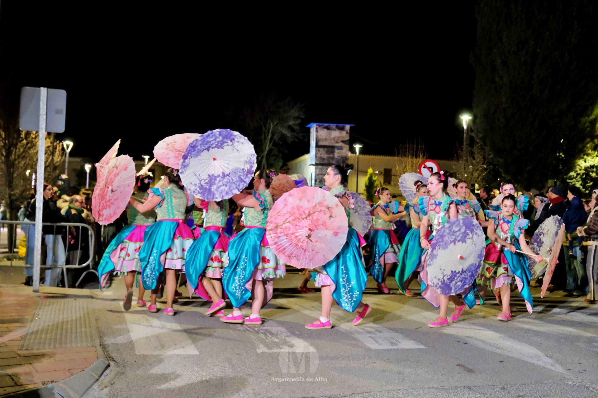 El Gran Desfile de Comparsas recorre Argamasilla de Alba con diez agrupaciones