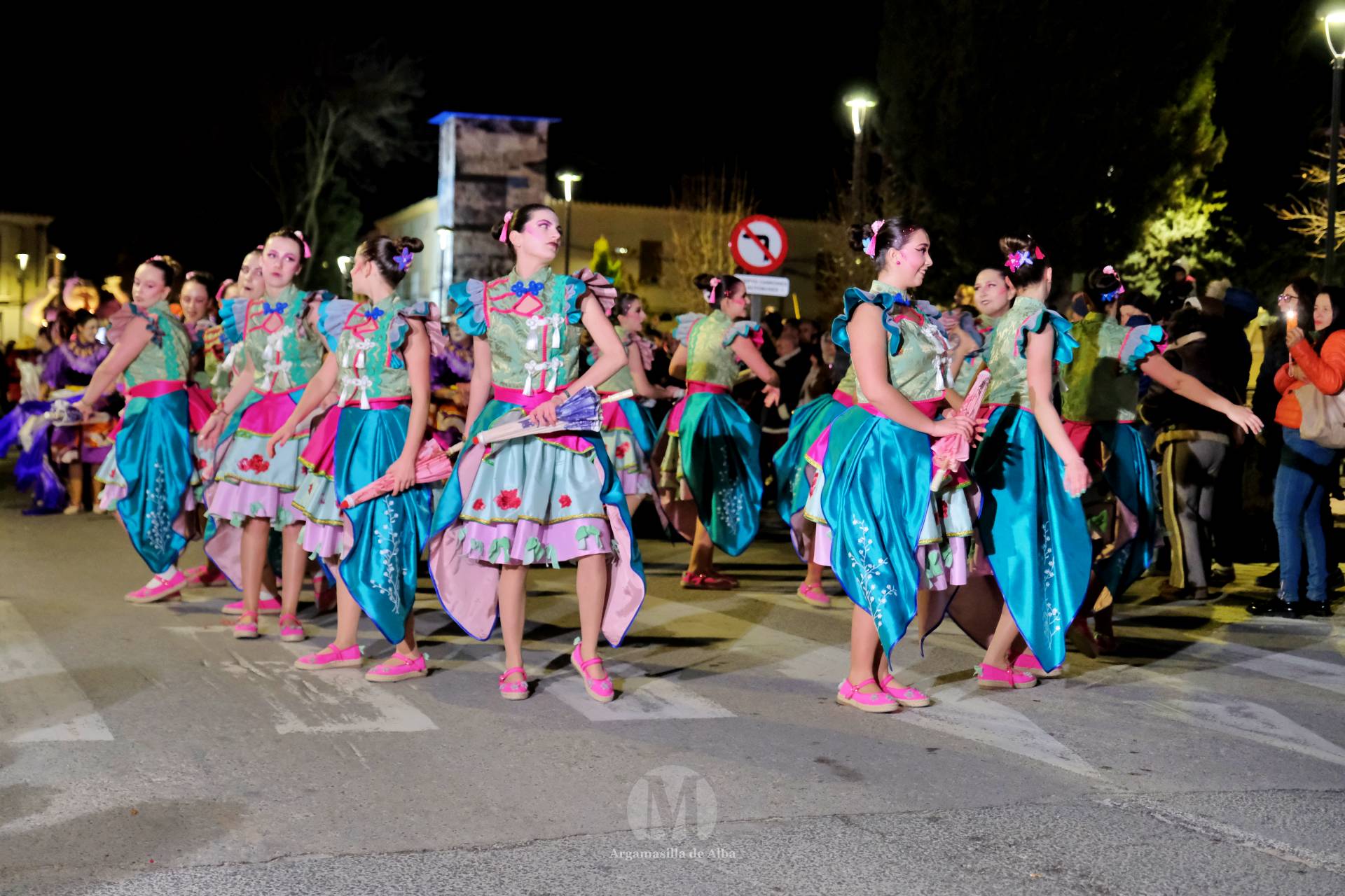 El Gran Desfile de Comparsas recorre Argamasilla de Alba con diez agrupaciones