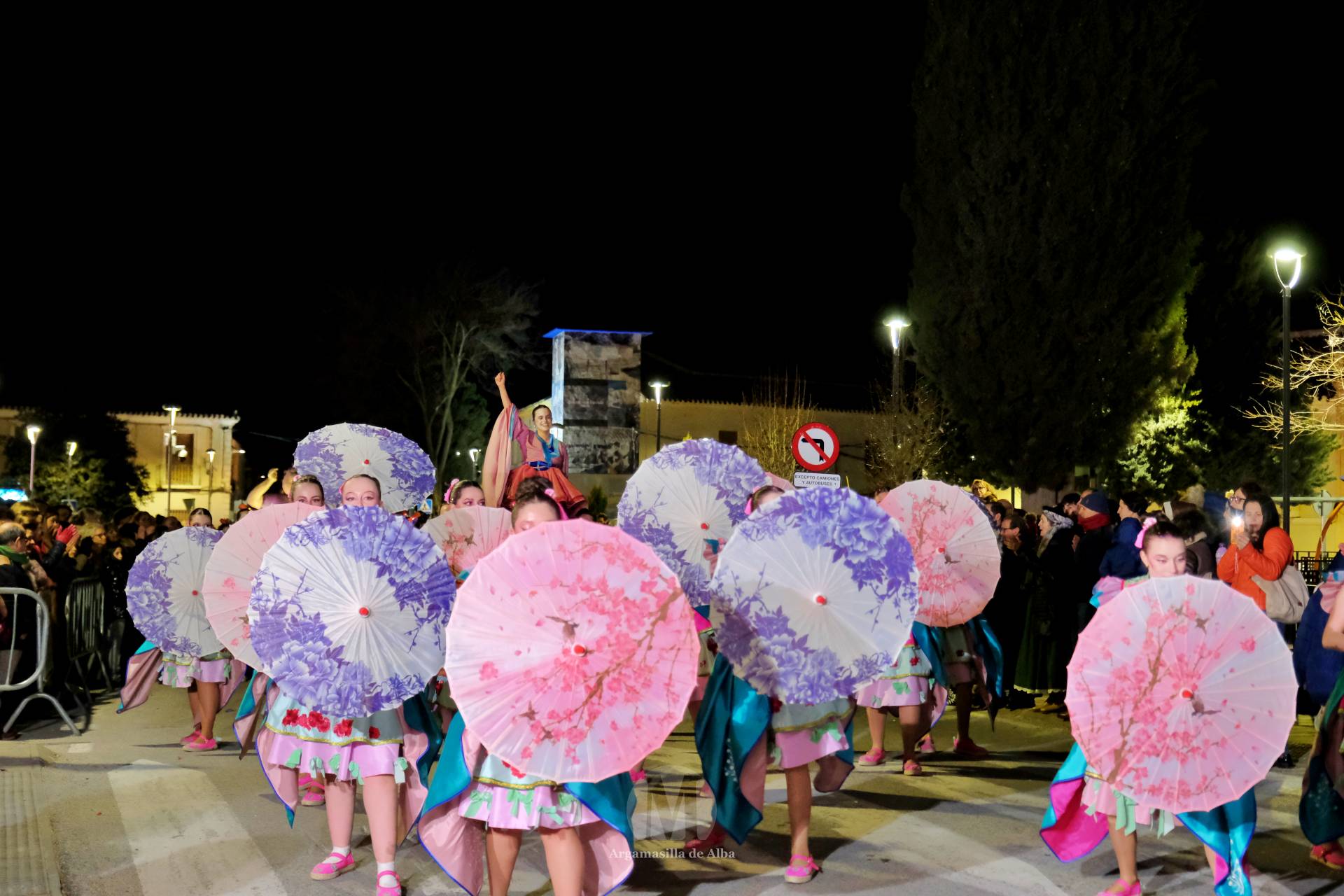 El Gran Desfile de Comparsas recorre Argamasilla de Alba con diez agrupaciones