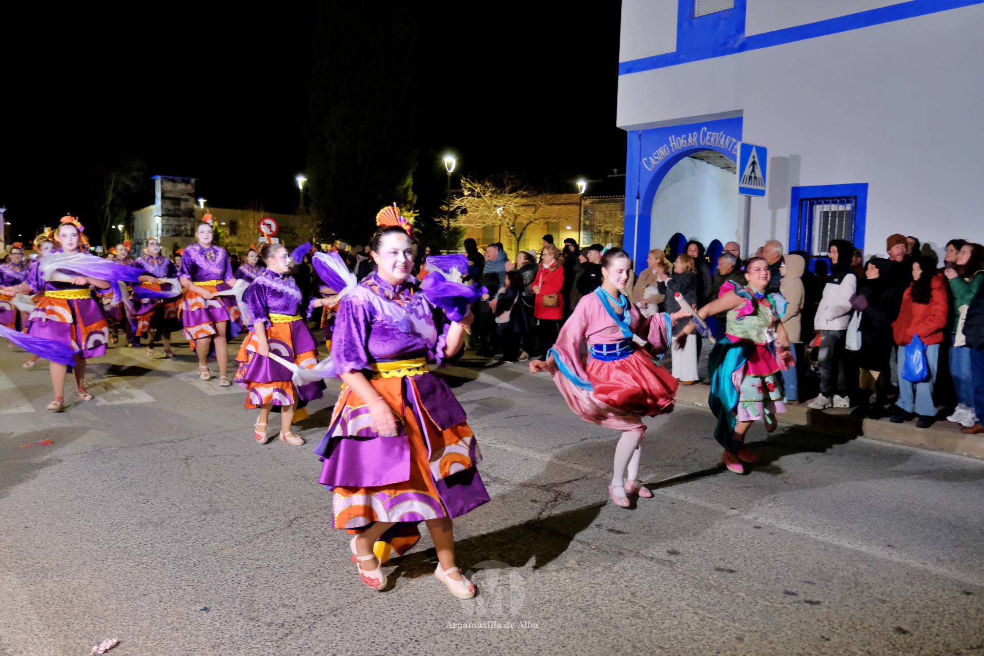 El Gran Desfile de Comparsas recorre Argamasilla de Alba con diez agrupaciones