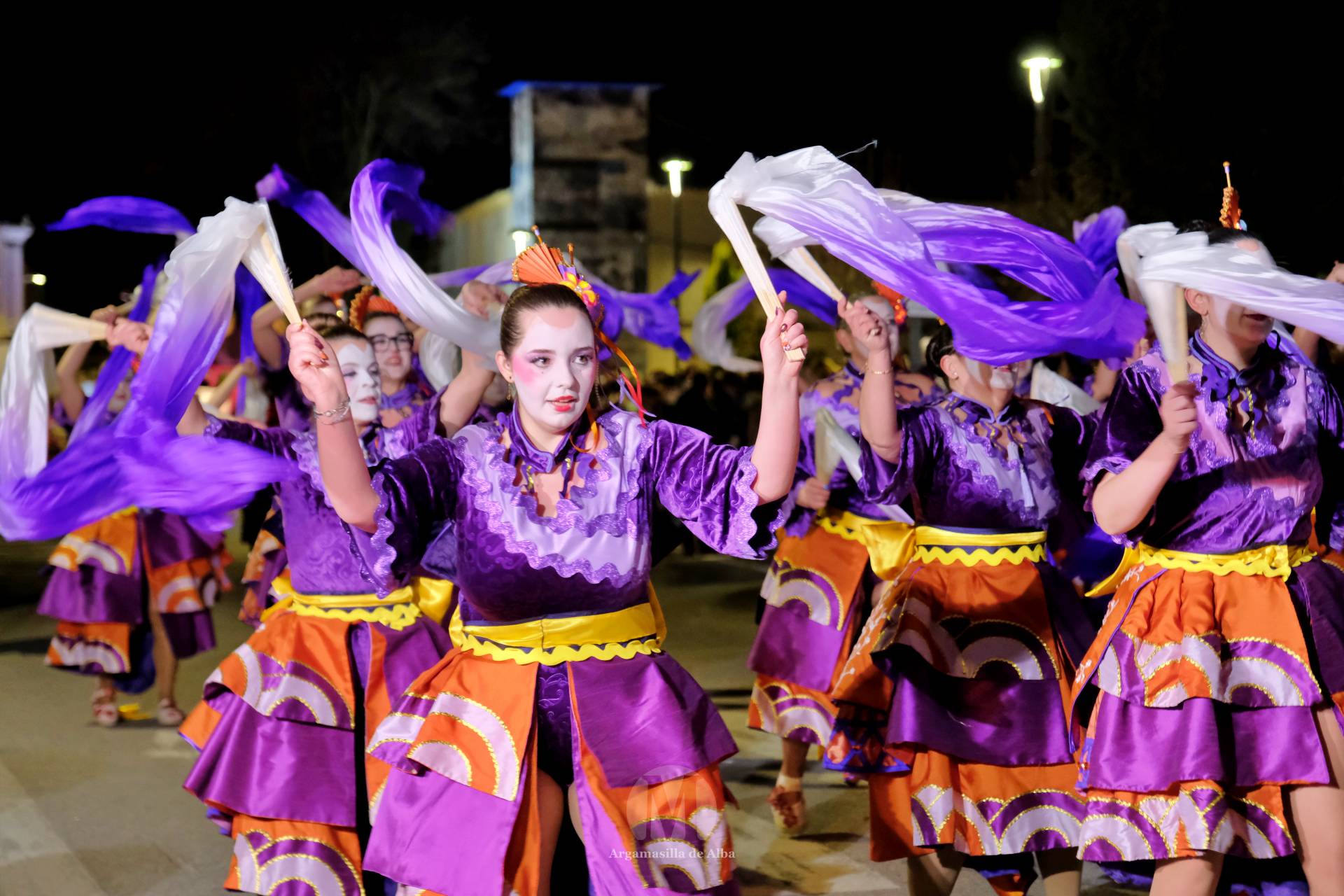 El Gran Desfile de Comparsas recorre Argamasilla de Alba con diez agrupaciones