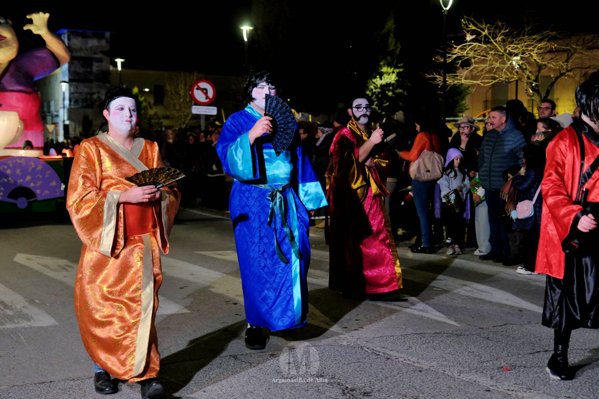 El Gran Desfile de Comparsas recorre Argamasilla de Alba con diez agrupaciones