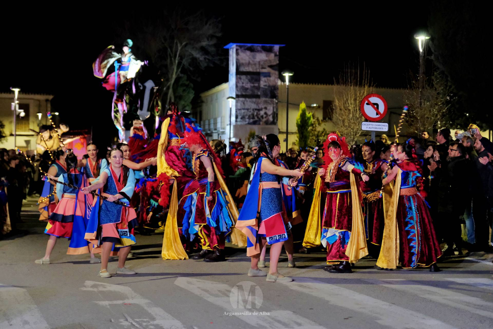 El Gran Desfile de Comparsas recorre Argamasilla de Alba con diez agrupaciones
