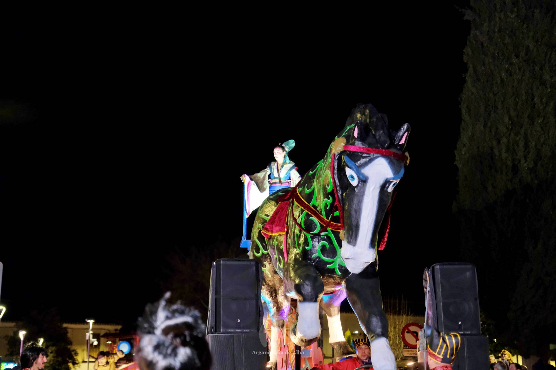 El Gran Desfile de Comparsas recorre Argamasilla de Alba con diez agrupaciones