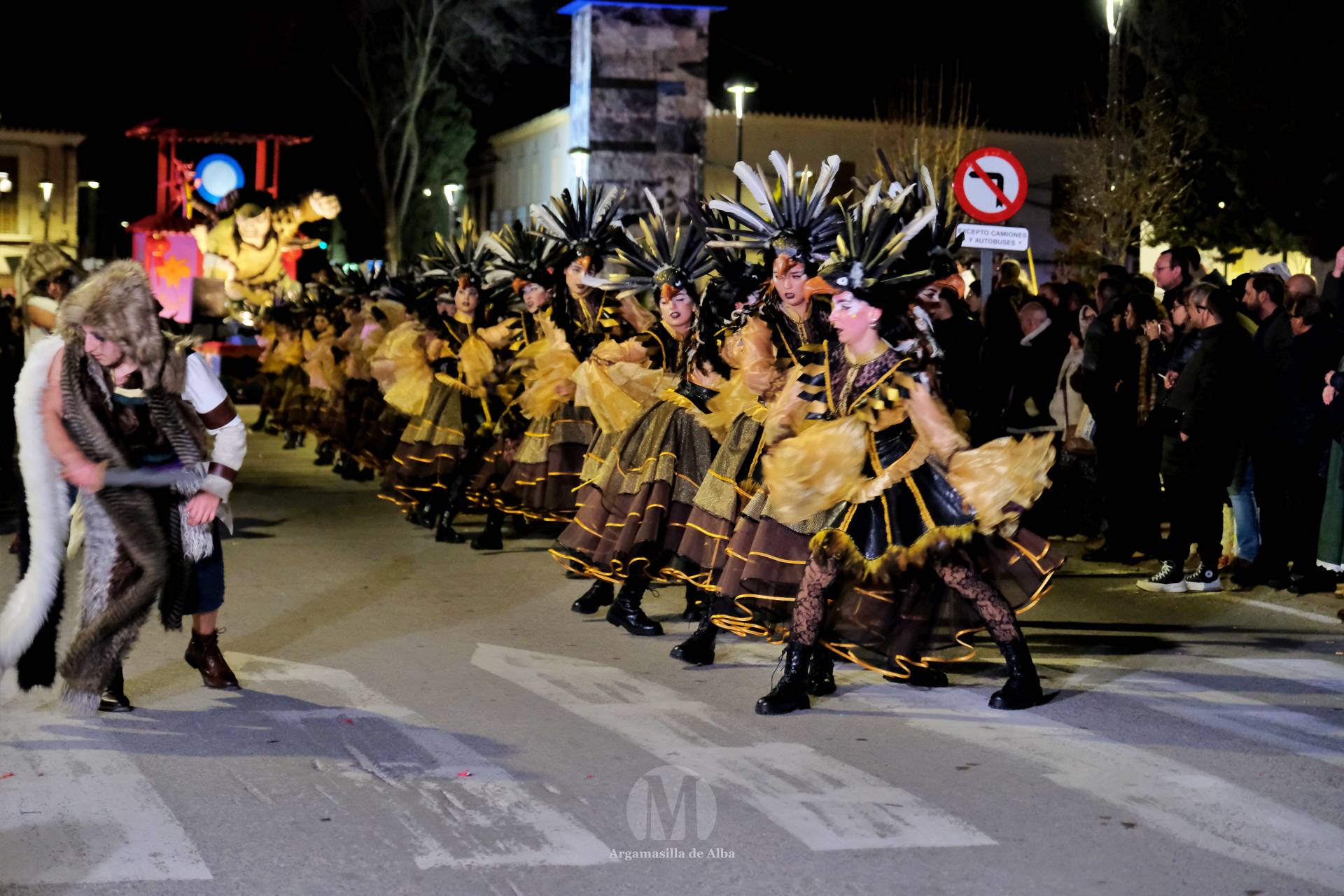 El Gran Desfile de Comparsas recorre Argamasilla de Alba con diez agrupaciones