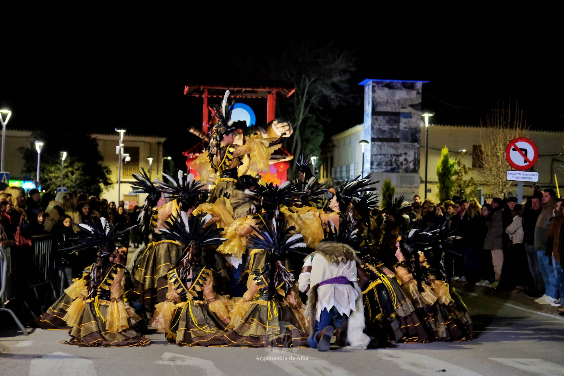 El Gran Desfile de Comparsas recorre Argamasilla de Alba con diez agrupaciones