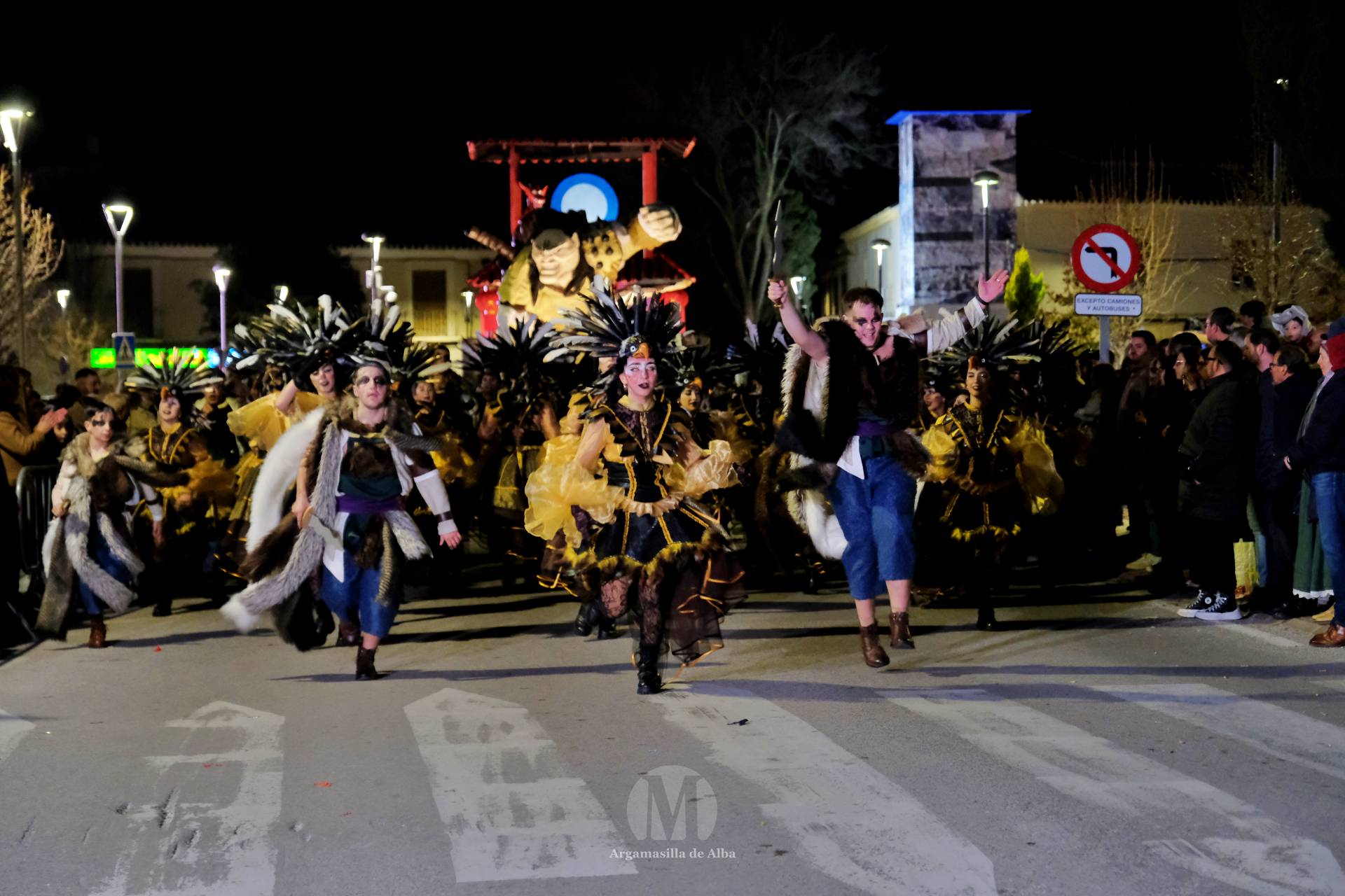 El Gran Desfile de Comparsas recorre Argamasilla de Alba con diez agrupaciones