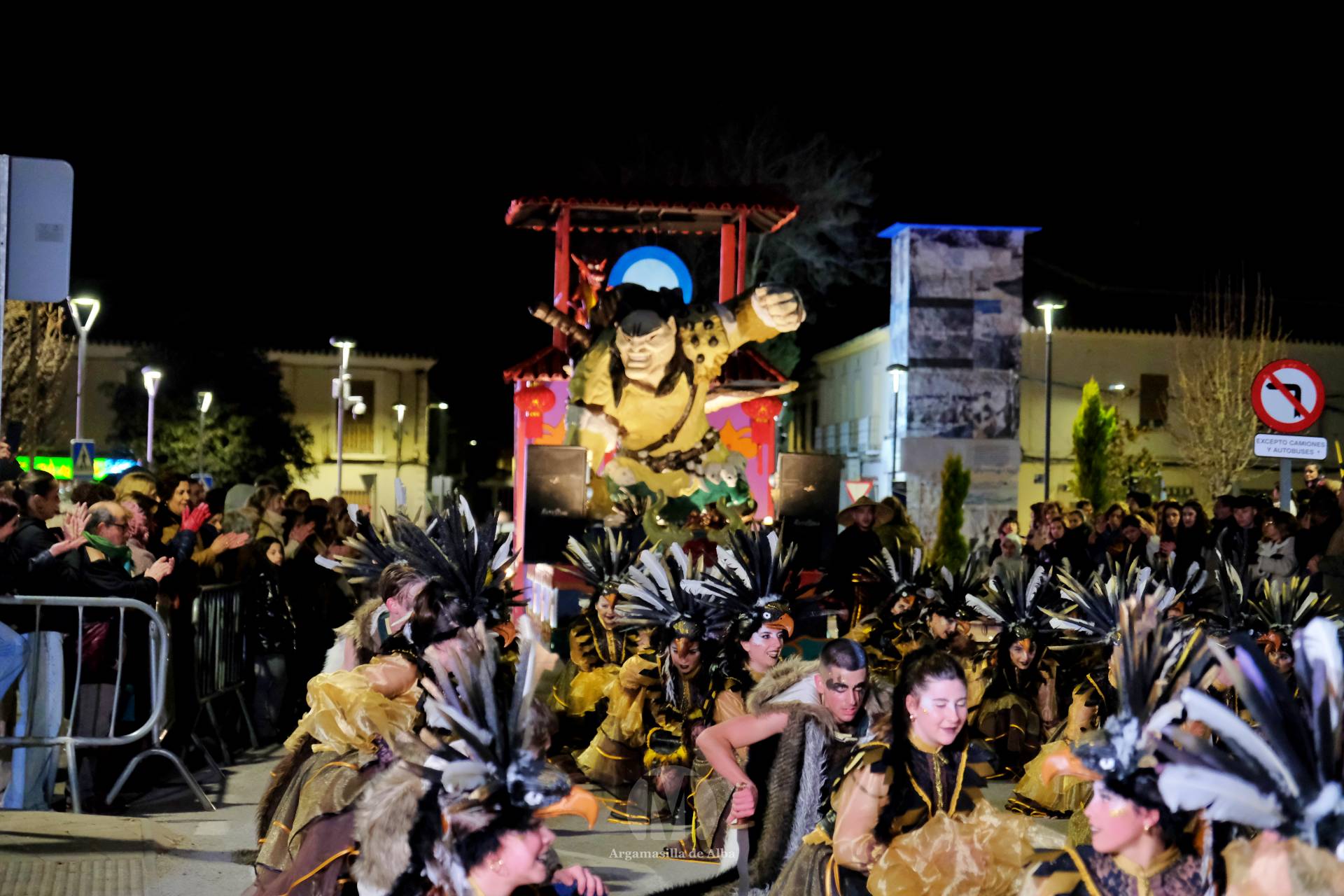 El Gran Desfile de Comparsas recorre Argamasilla de Alba con diez agrupaciones