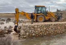 Albacete despliega maquinaria en La Herrera y La Lobera para frenar la llegada de agua a la ciudad