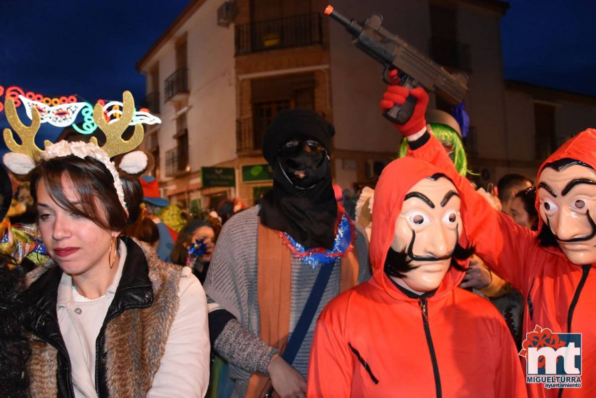 Vivir la última trama de los Bridgerton desde el Carnaval de Miguelturra: la "Máscara Callejera"