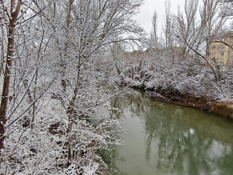 Del calor al hielo: Hellín y Tobarra superan los 20 ºC en enero mientras Molina de Aragón baja a -14 ºC