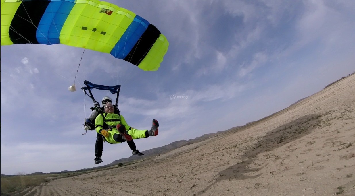 Lanzarse al vacío: cuatro lugares para hacer paracaidismo en Castilla-La Mancha