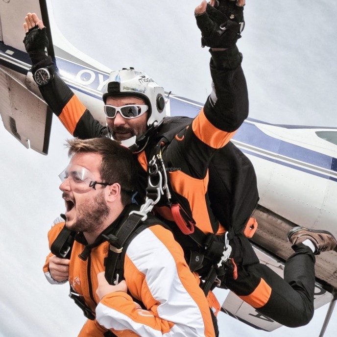 Lanzarse al vacío: cuatro lugares para hacer paracaidismo en Castilla-La Mancha