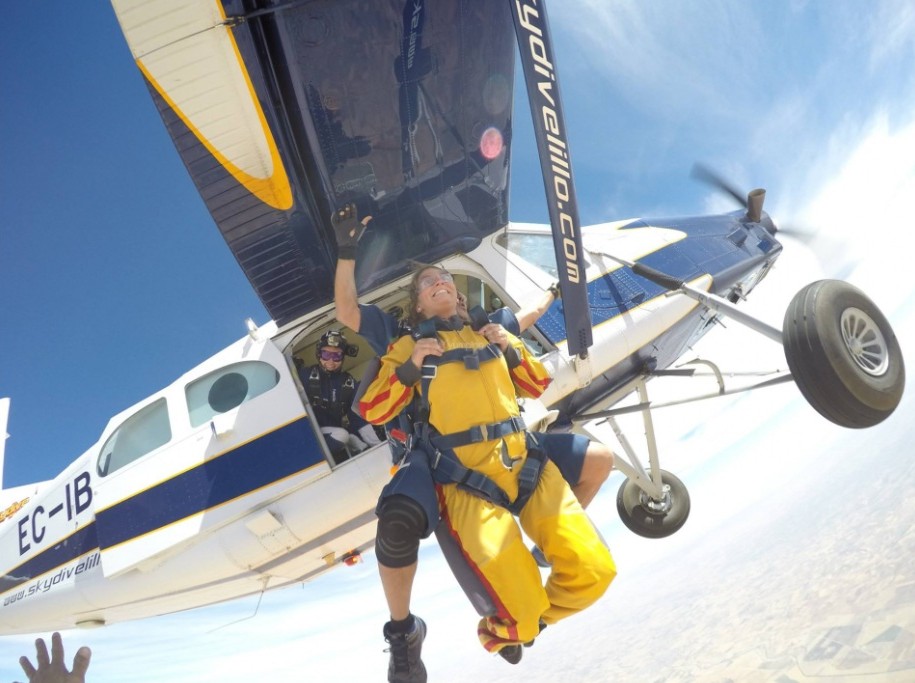Lanzarse al vacío: cuatro lugares para hacer paracaidismo en Castilla-La Mancha