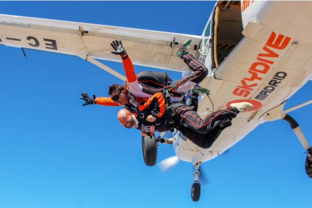 Lanzarse al vacío: cuatro lugares para hacer paracaidismo en Castilla-La Mancha