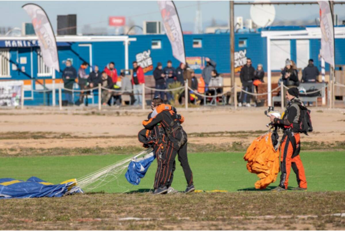Lanzarse al vacío: cuatro lugares para hacer paracaidismo en Castilla-La Mancha
