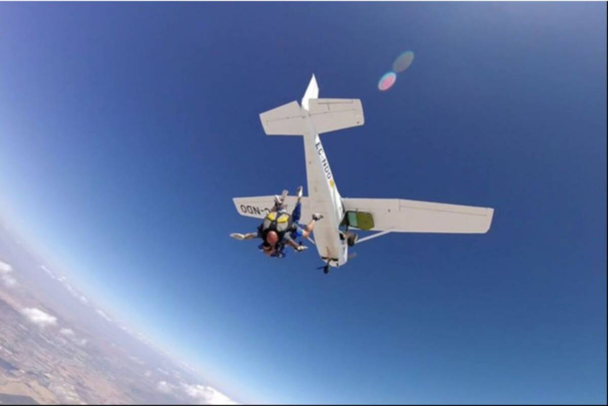 Lanzarse al vacío: cuatro lugares para hacer paracaidismo en Castilla-La Mancha