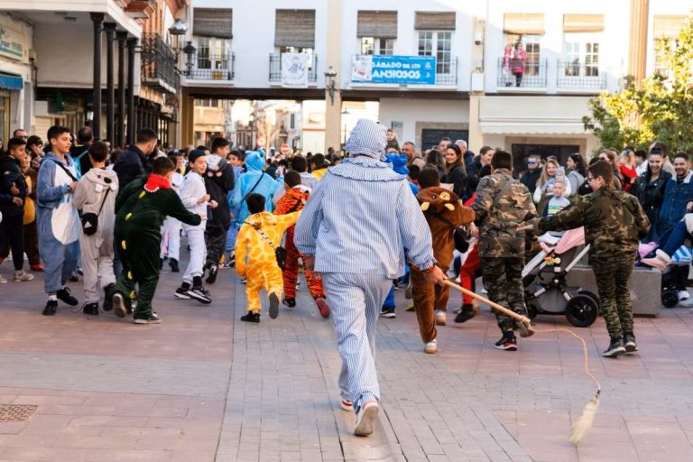 El ‘Perlé’, la figura del Carnaval de Herencia que persigue a niños látigo en mano