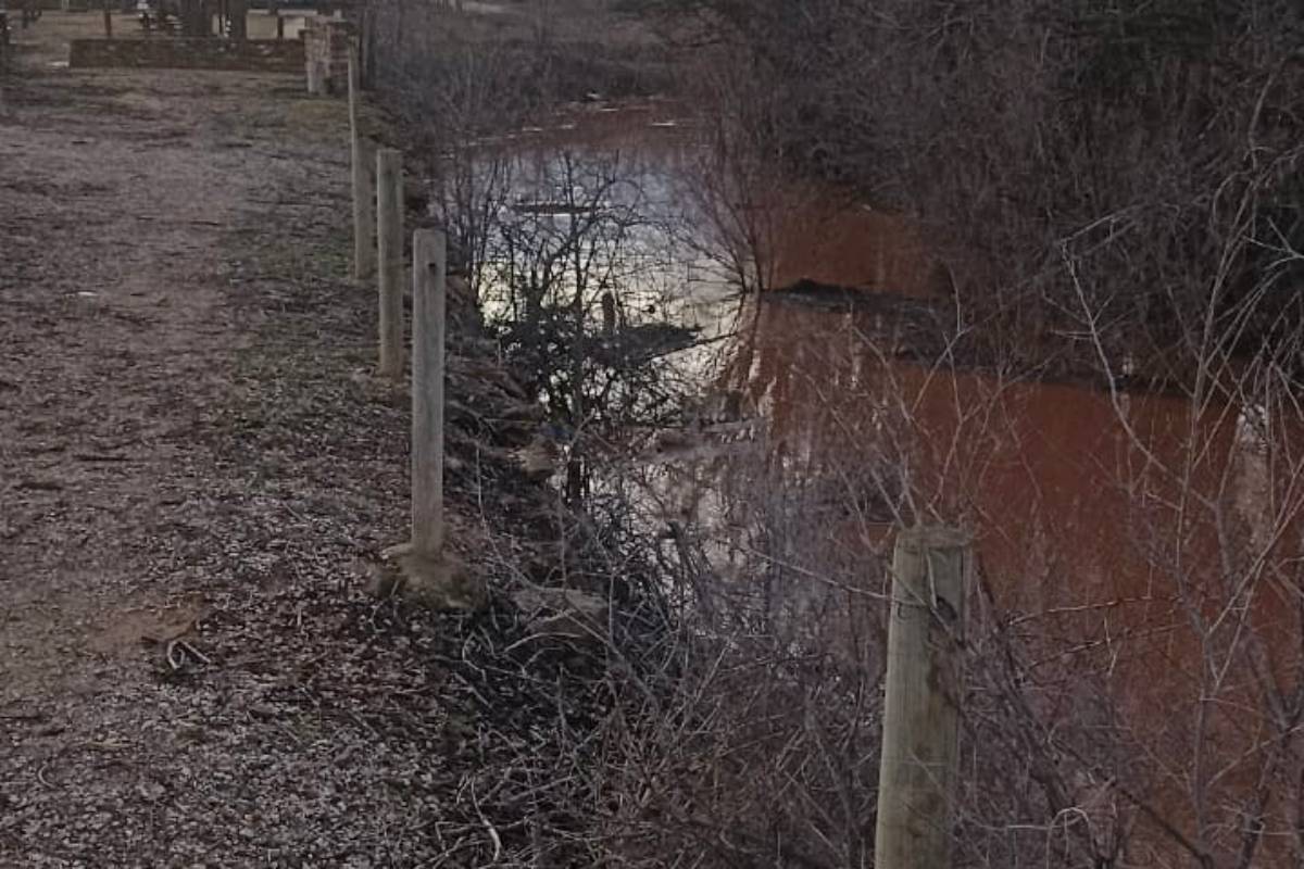El río Azuer vuelve a llevar agua a su paso por Membrilla y Manzanares tras las intensas lluvias de febrero