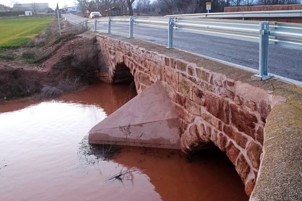El río Azuer vuelve a llevar agua a su paso por Membrilla y Manzanares tras las intensas lluvias de febrero