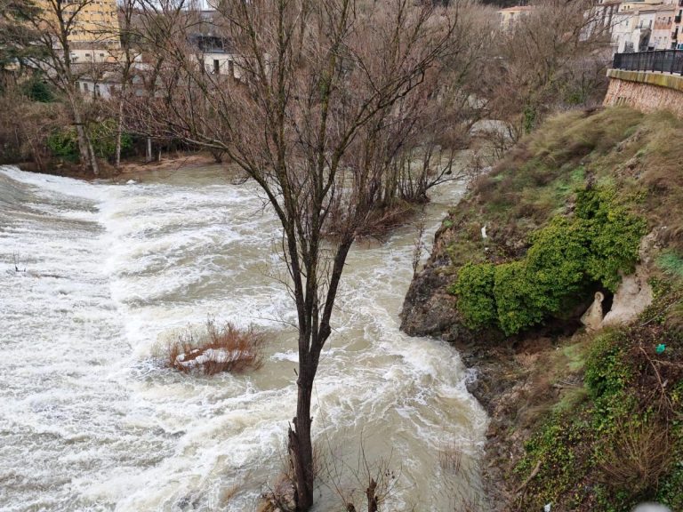 Cuenca activa por primera vez la alerta a móviles ante la crecida histórica del Júcar
