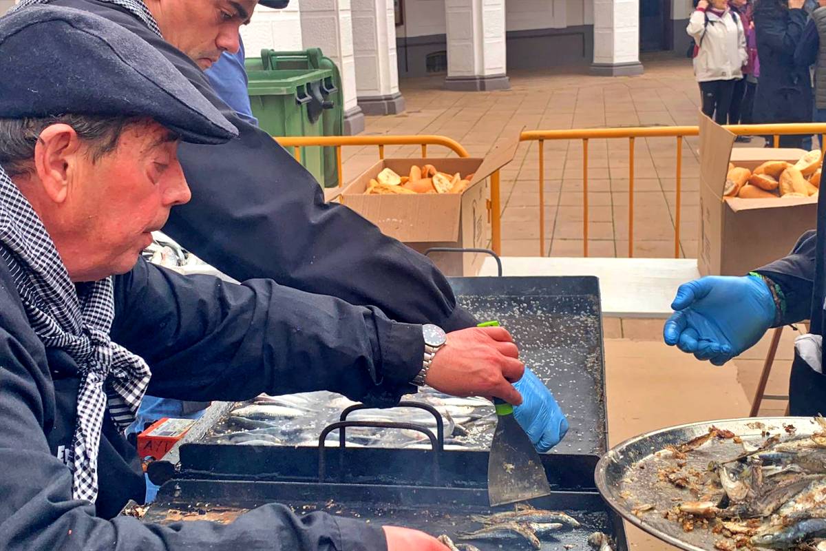 Manzanares celebra el Miércoles de Ceniza con una gran sardinada popular