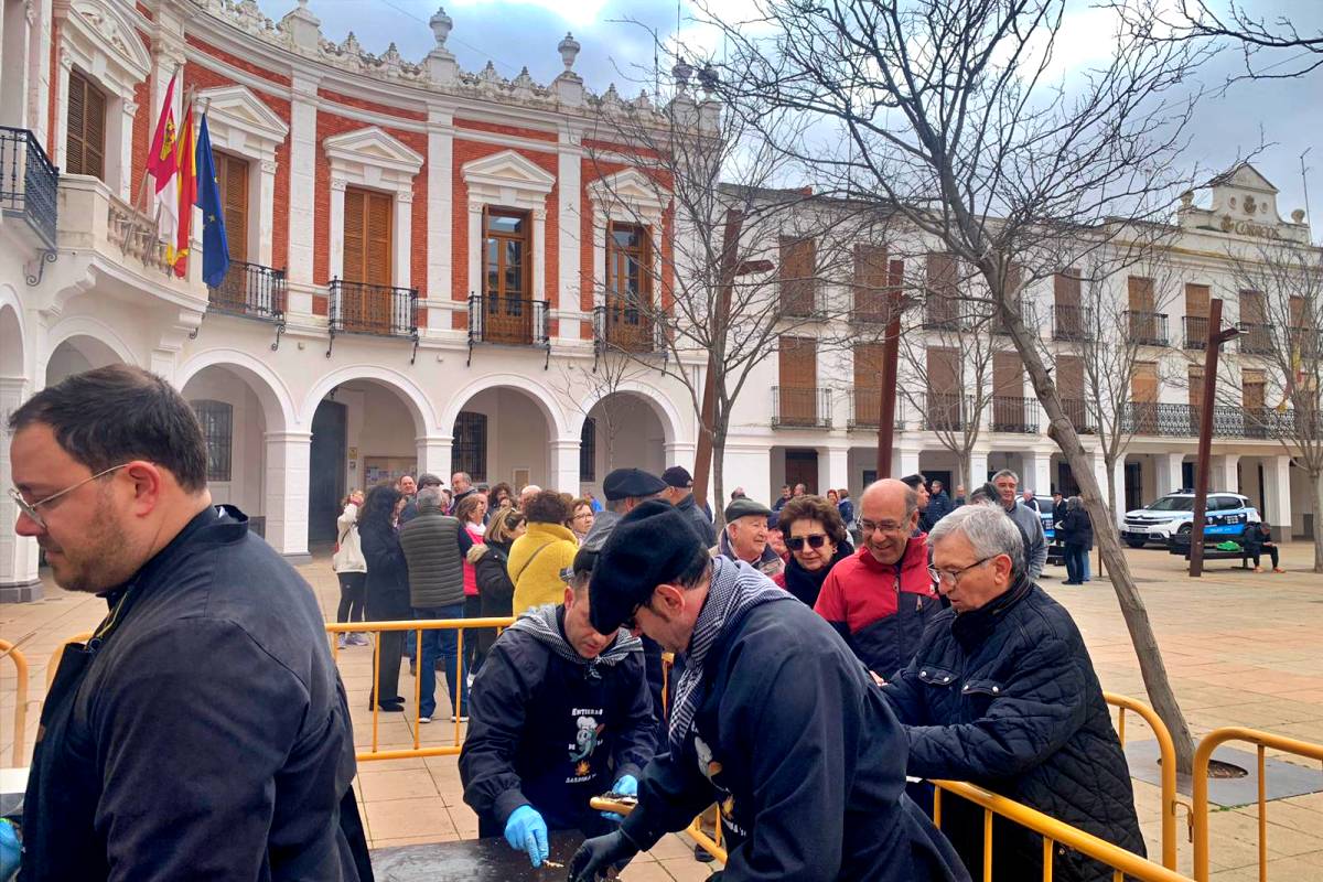 Manzanares celebra el Miércoles de Ceniza con una gran sardinada popular