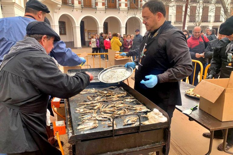 Manzanares celebra el Miércoles de Ceniza con una gran sardinada popular