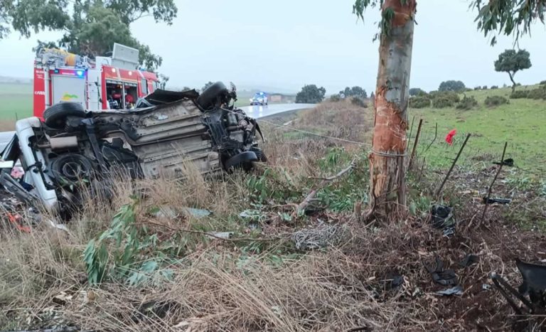 Un hombre de 46 años fallece tras salirse de la vía y volcar su turismo en Villamayor de Calatrava