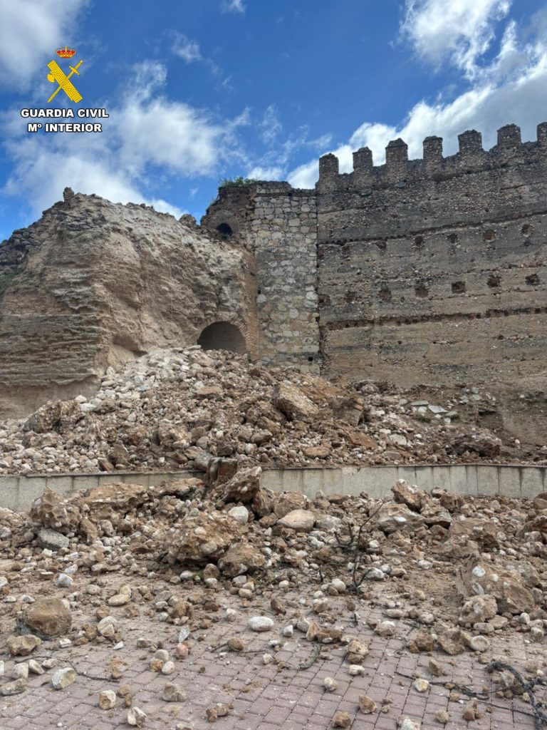 Se derrumba una de las torres del Castillo de Escalona